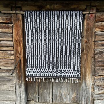 Kaltsuvaip must ja hall käsitöö Loko